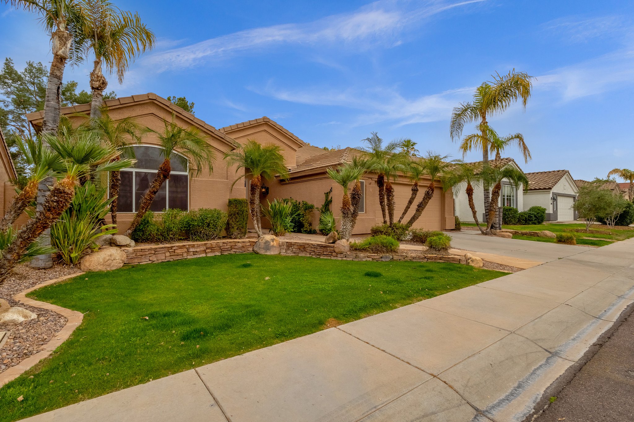 885 W ALOE PLACE
